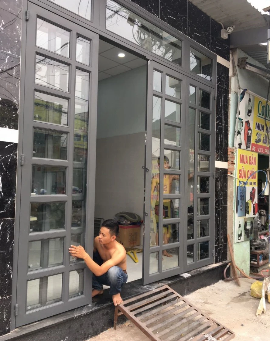 mẫu cửa cổng sắt 4 cánh đẹp, cổng sắt bốn cánh, cua cong sat 4 canh