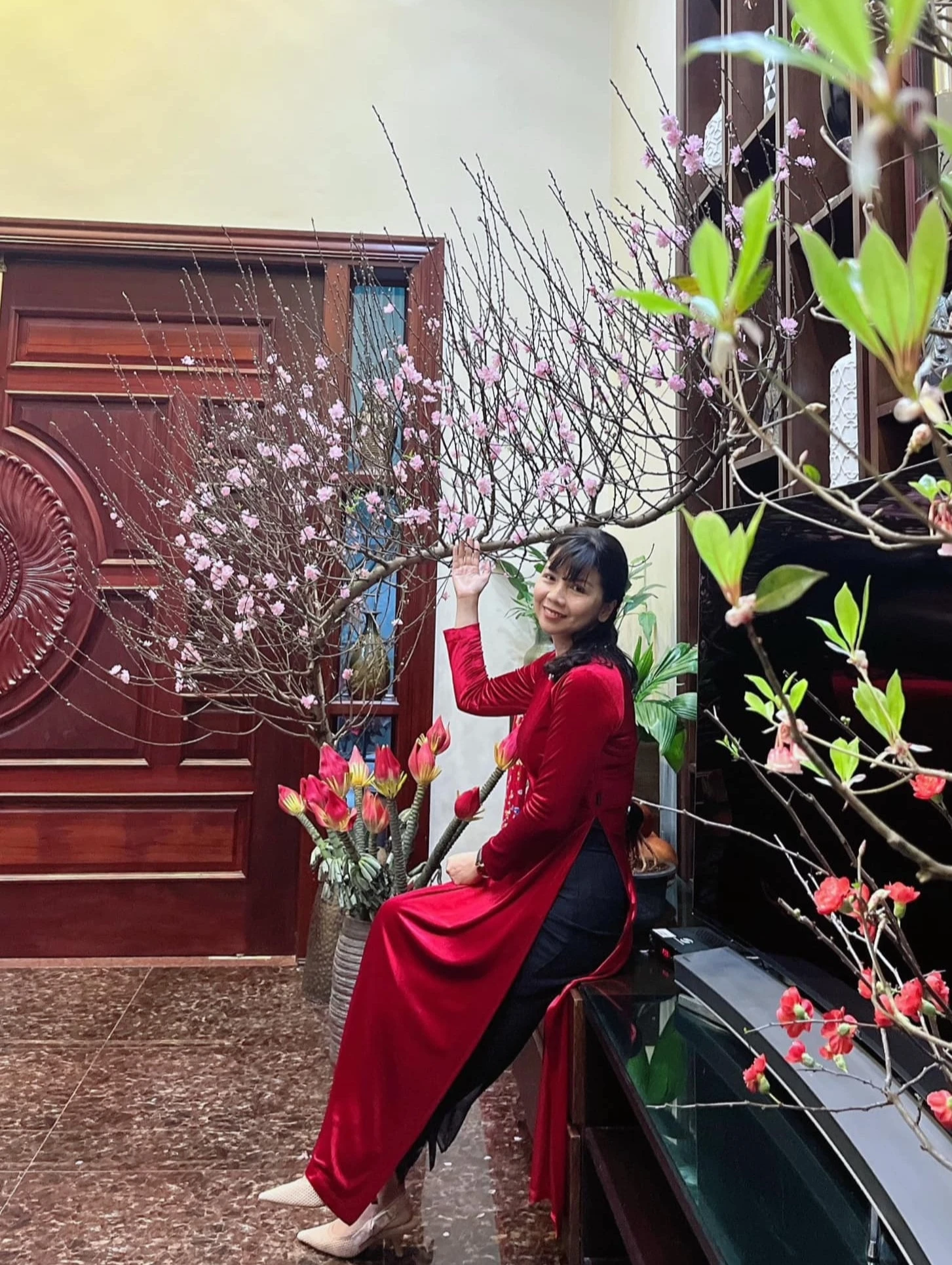 Cách chọn và cắm cành đào huyền nở đẹp đúng mùng 1 Tết