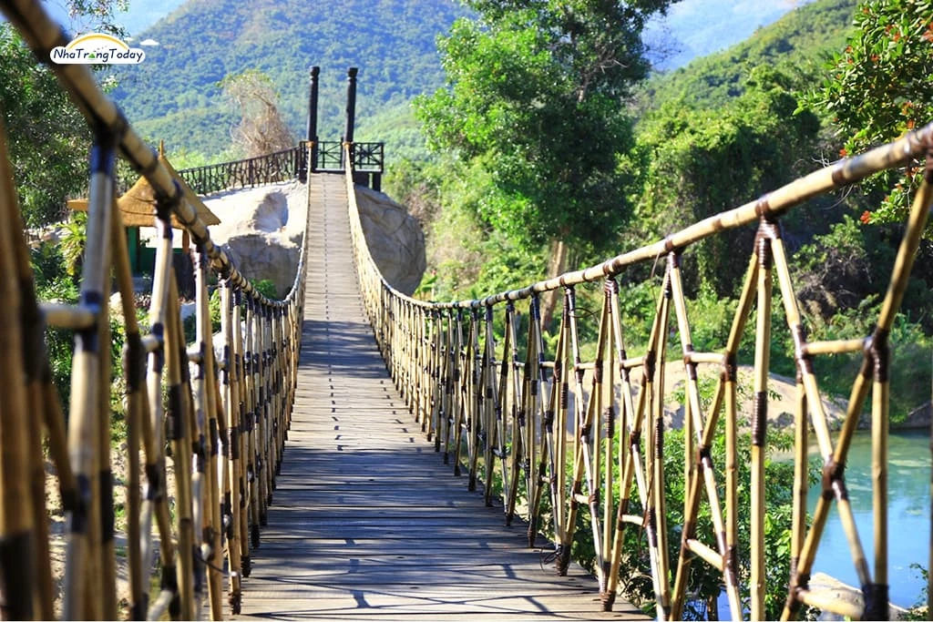 Giá Vé Dịch Vụ Tắm Bùn Tại Khu Du Lịch Trăm Trứng [2024]