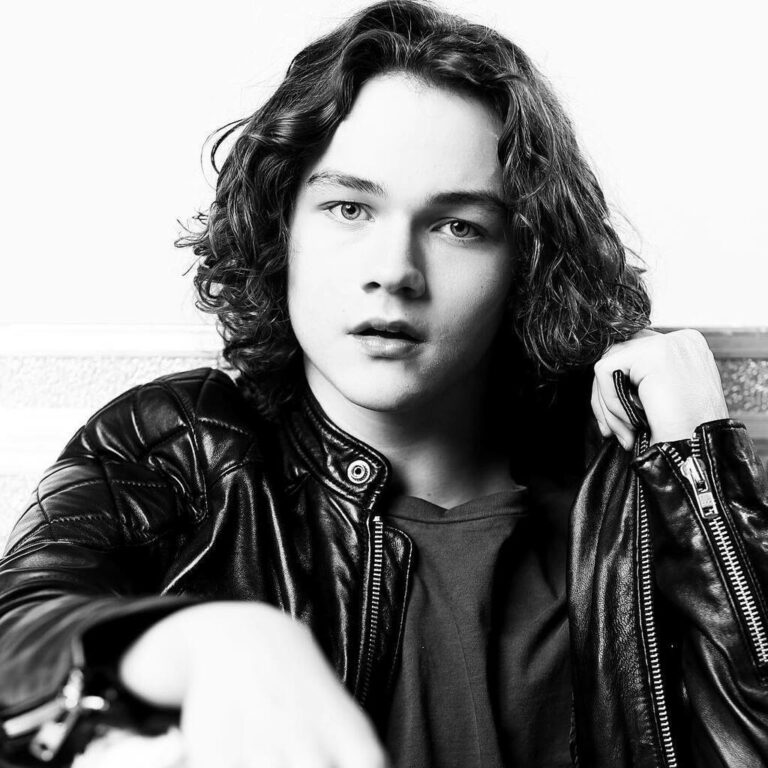 Levi Miller Age, Height, Net Worth, Girlfriend, Movies And More ...